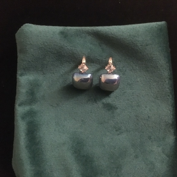 Pretty Earring - Picture 3 of 4